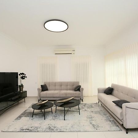 City Center Luxury Apartment In เนทันยา ภายนอก รูปภาพ