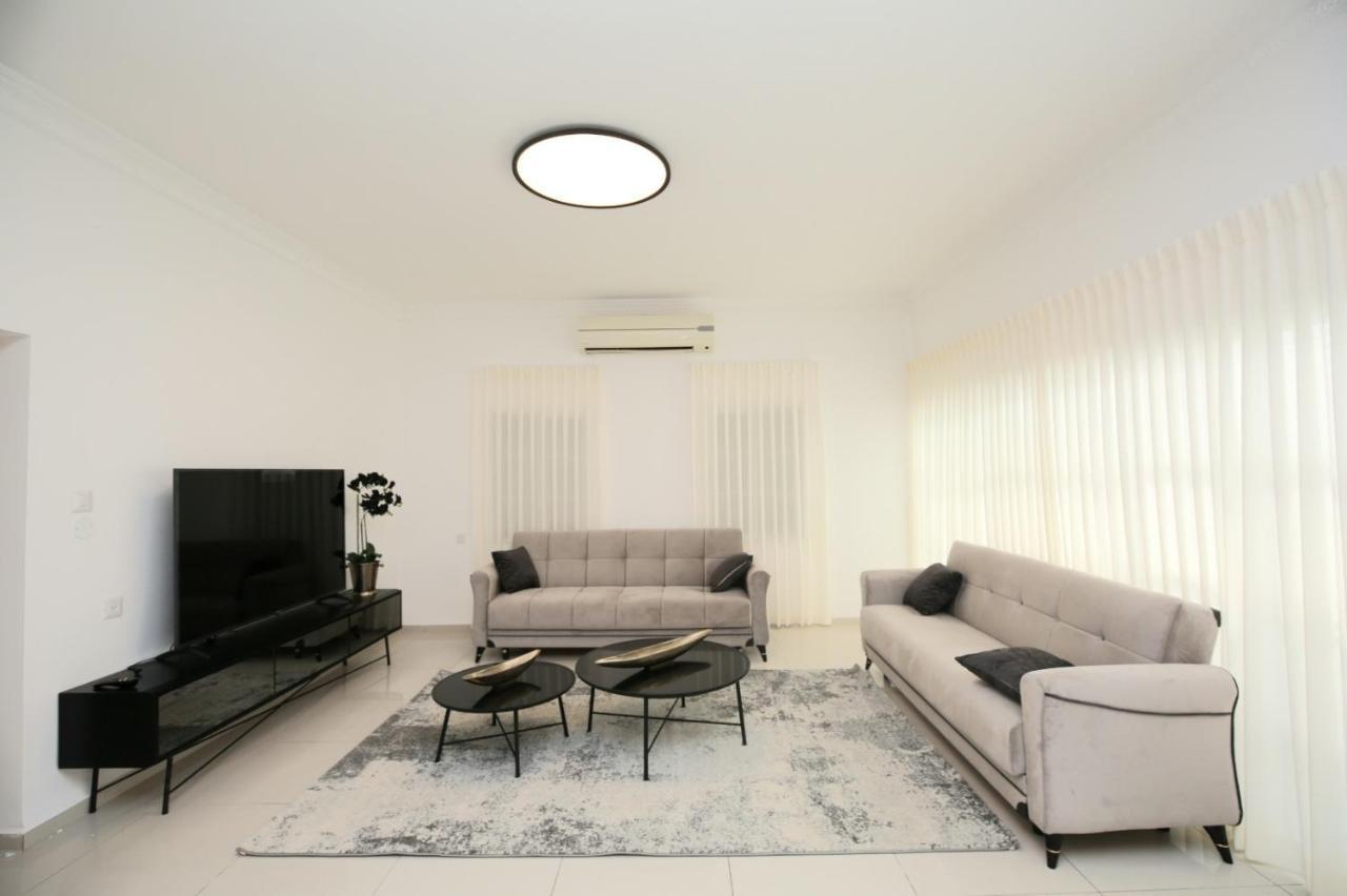 City Center Luxury Apartment In เนทันยา ภายนอก รูปภาพ