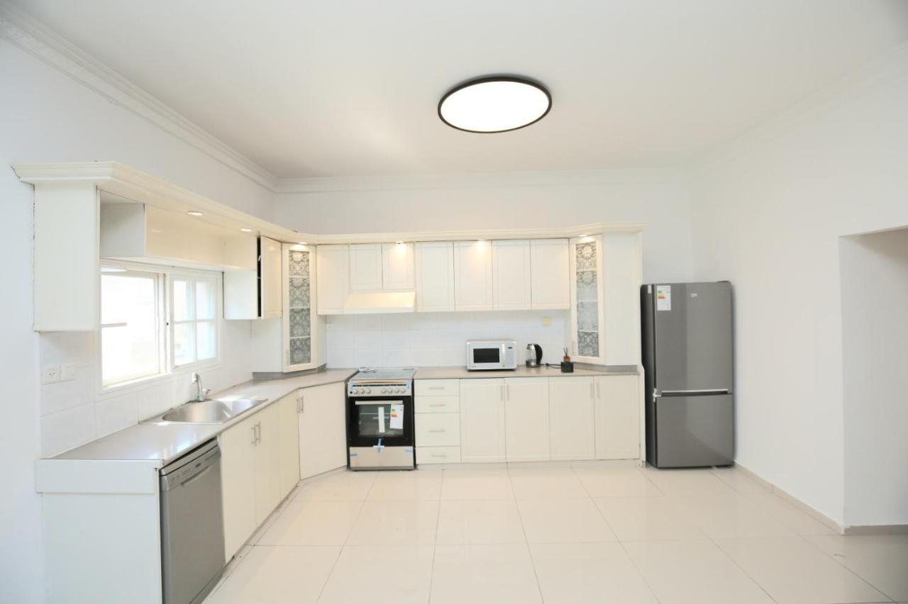 City Center Luxury Apartment In เนทันยา ภายนอก รูปภาพ