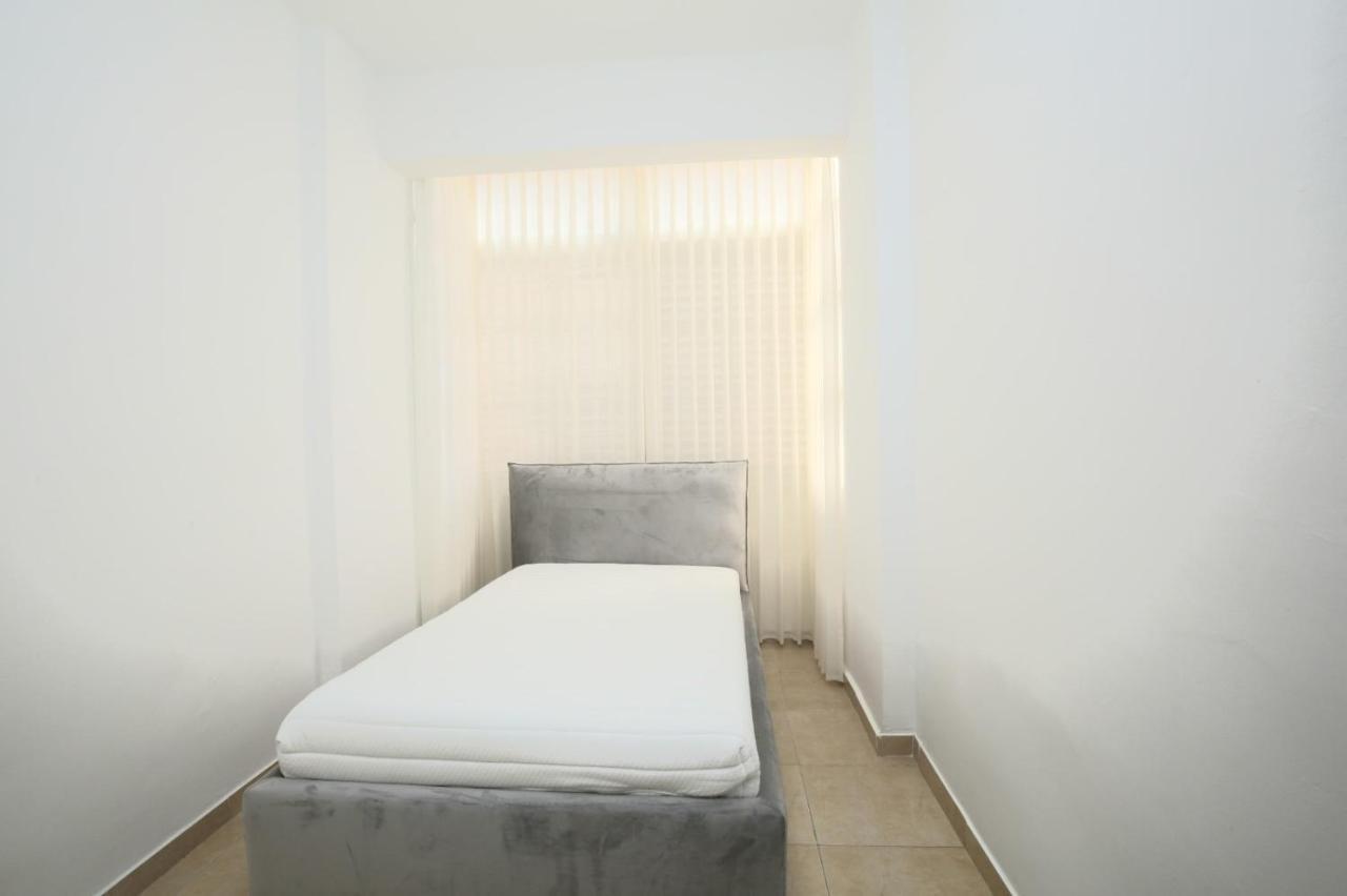 City Center Luxury Apartment In เนทันยา ภายนอก รูปภาพ