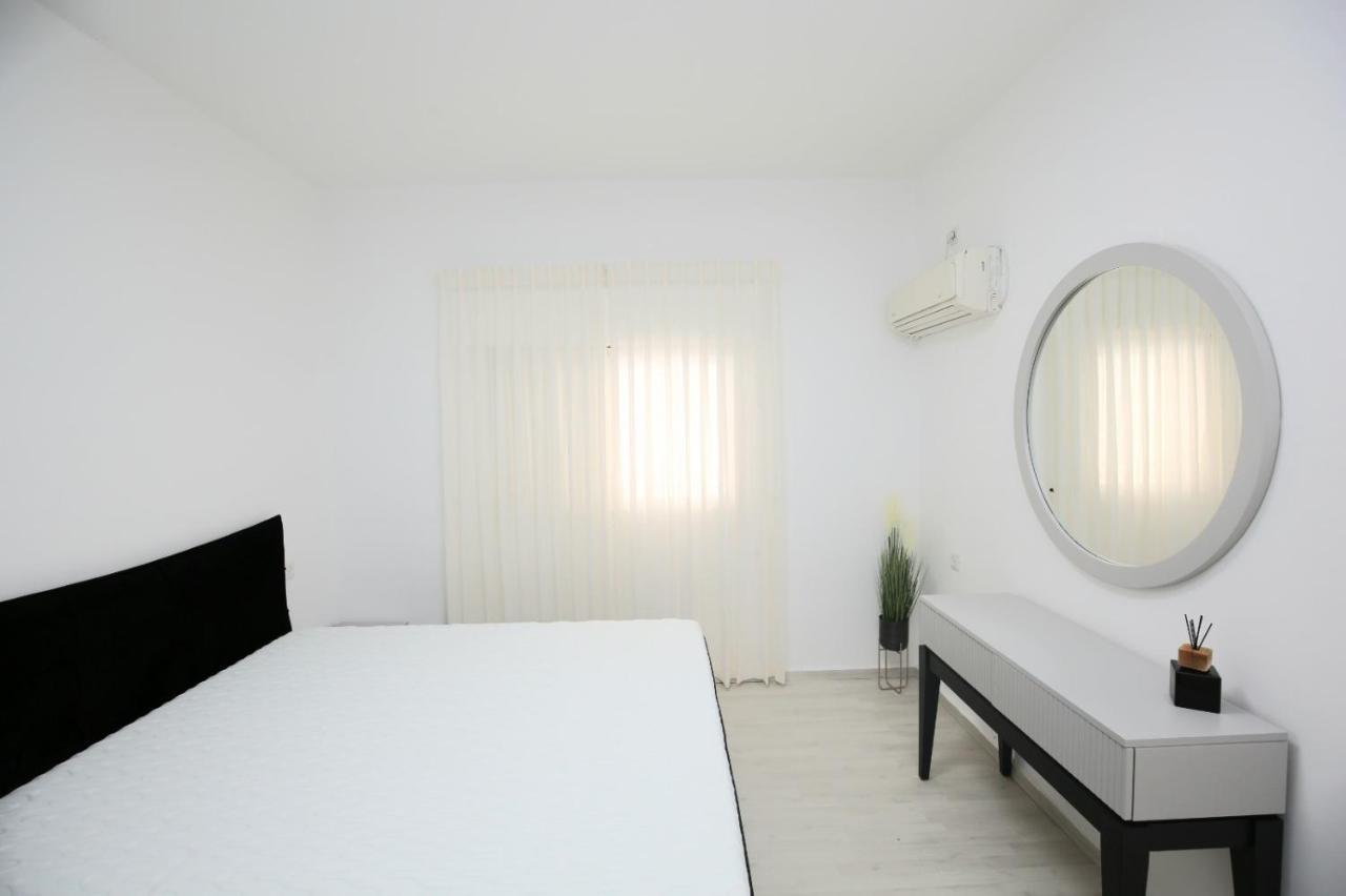 City Center Luxury Apartment In เนทันยา ภายนอก รูปภาพ