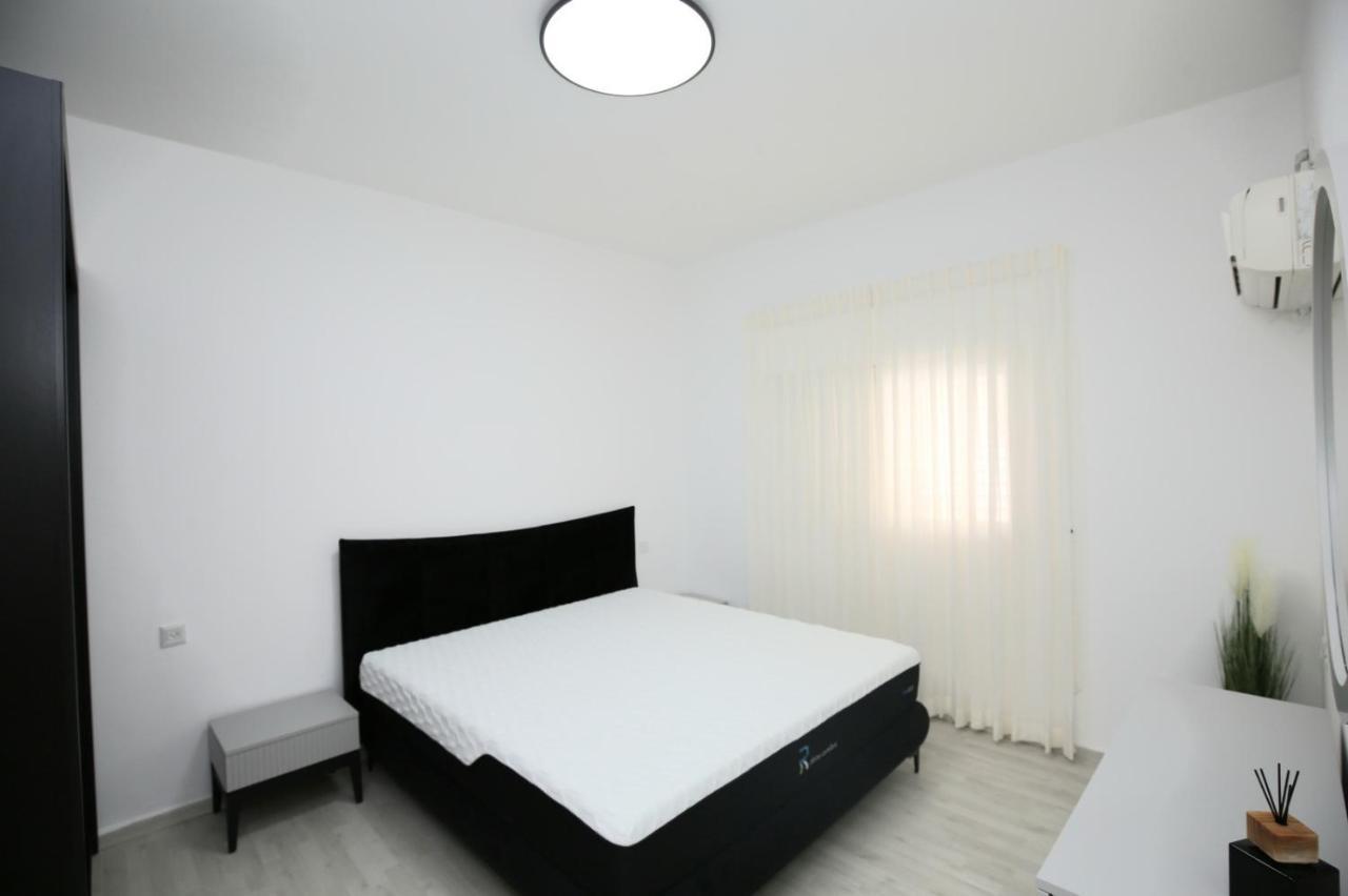City Center Luxury Apartment In เนทันยา ภายนอก รูปภาพ