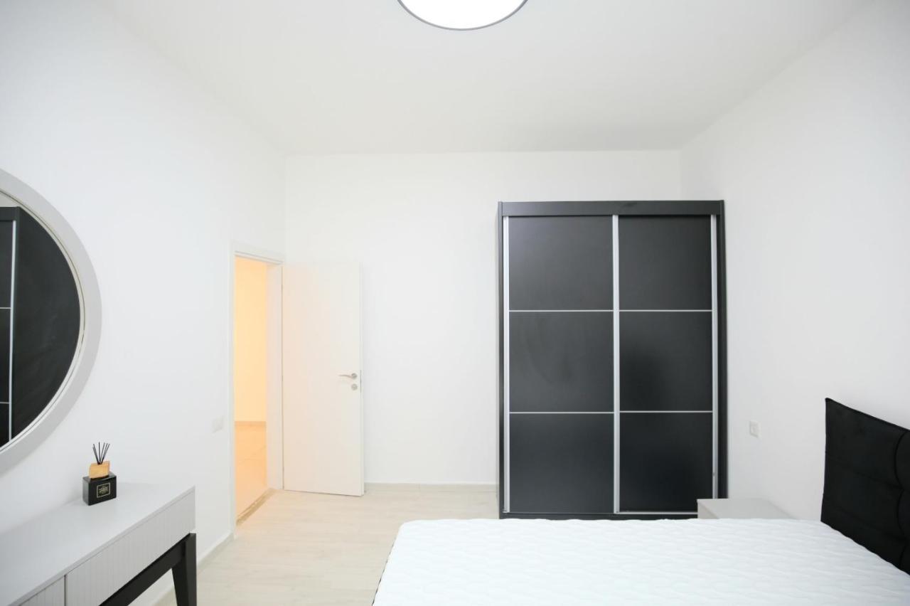 City Center Luxury Apartment In เนทันยา ภายนอก รูปภาพ