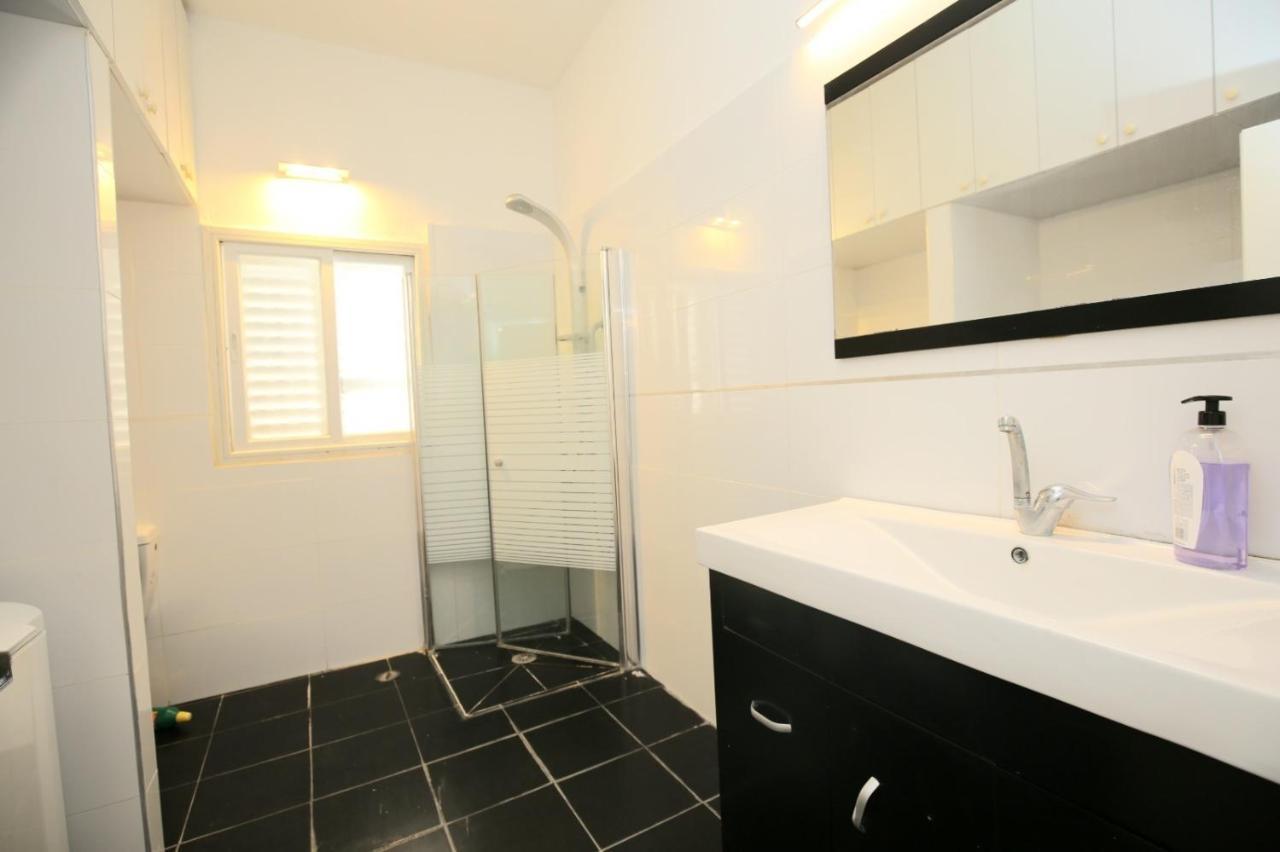 City Center Luxury Apartment In เนทันยา ภายนอก รูปภาพ